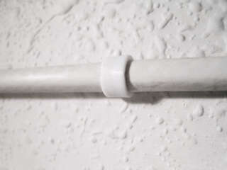 CHEVILLE CÂBLE TÉLÉPHONIQUE en situation