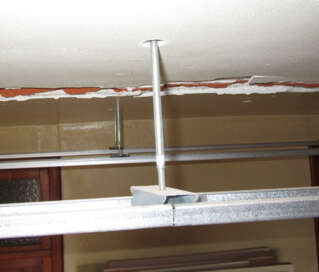 FIX-FOURRURE en situation au plafond