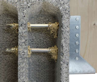 CLOU RÉSINE® vue en coupe parpaing