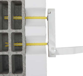 Fixation de support de clim ISO vue en coupe