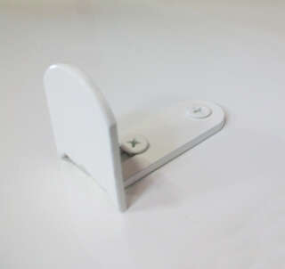 Battement bas ISO pour espagnolette sur bavette alu en situation