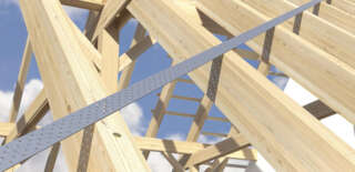 Feuillard pour charpente en situation