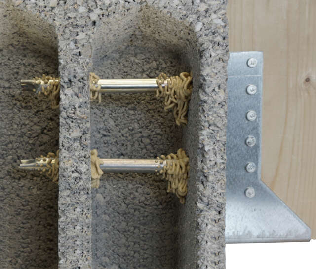 CLOU RÉSINE® vue en coupe parpaing