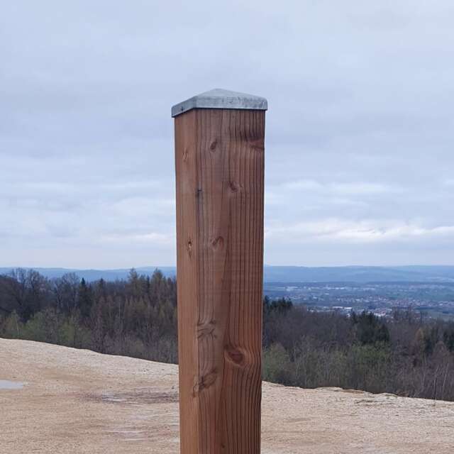 Capuchon poteau galvanisé en situation